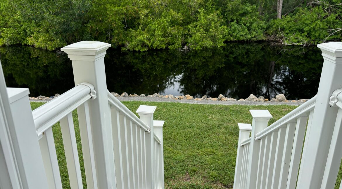 lot 196 stairs from lanai