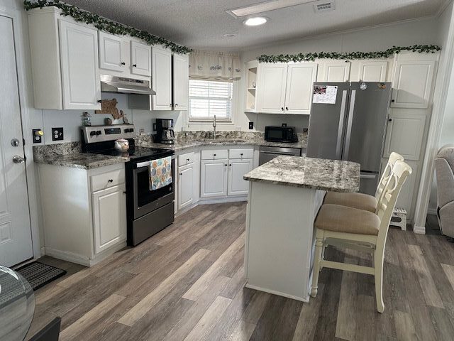 Lot 182 kitchen